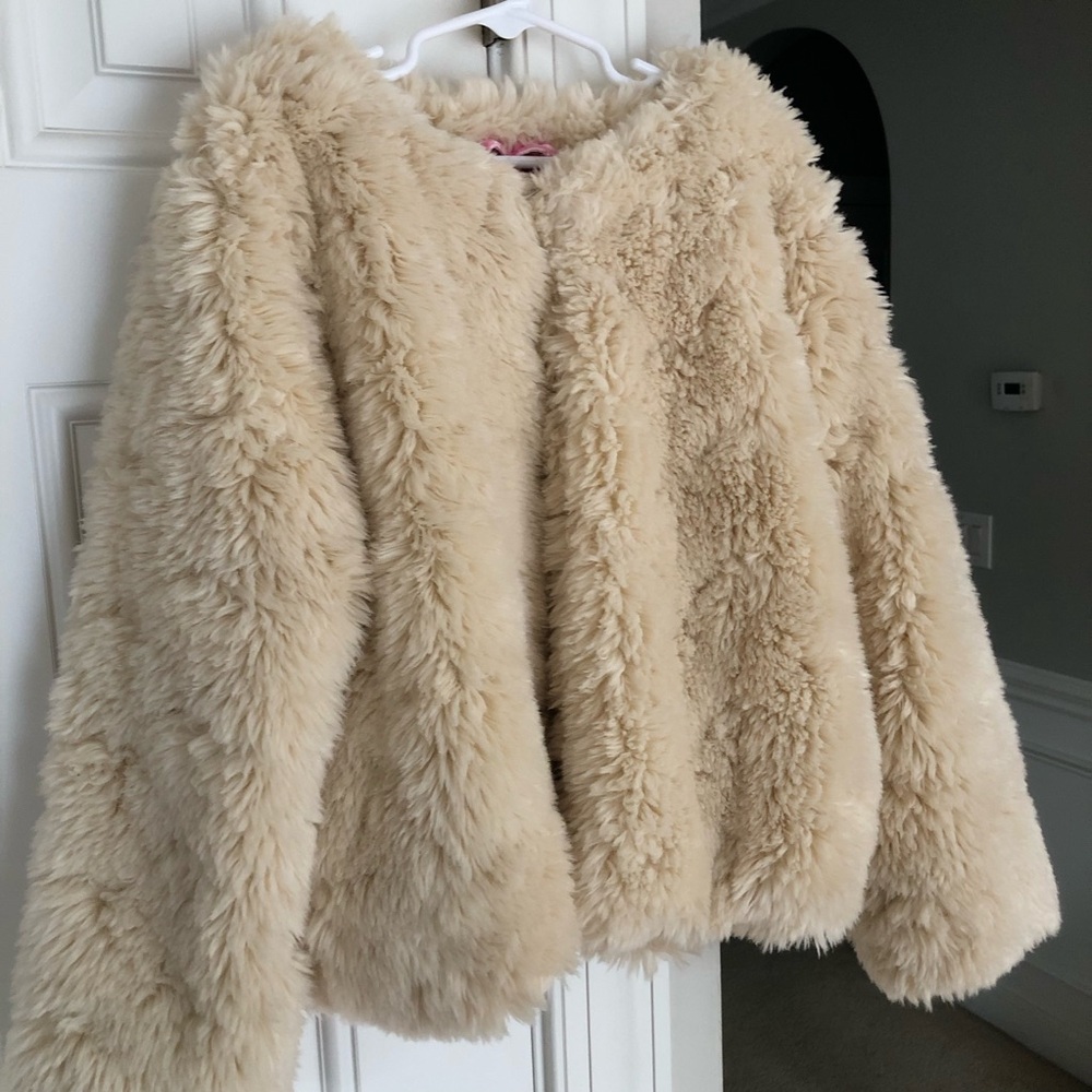 Mini Boden Shaggy Faux Fur Jacket with Pockets. Size 9 / 10